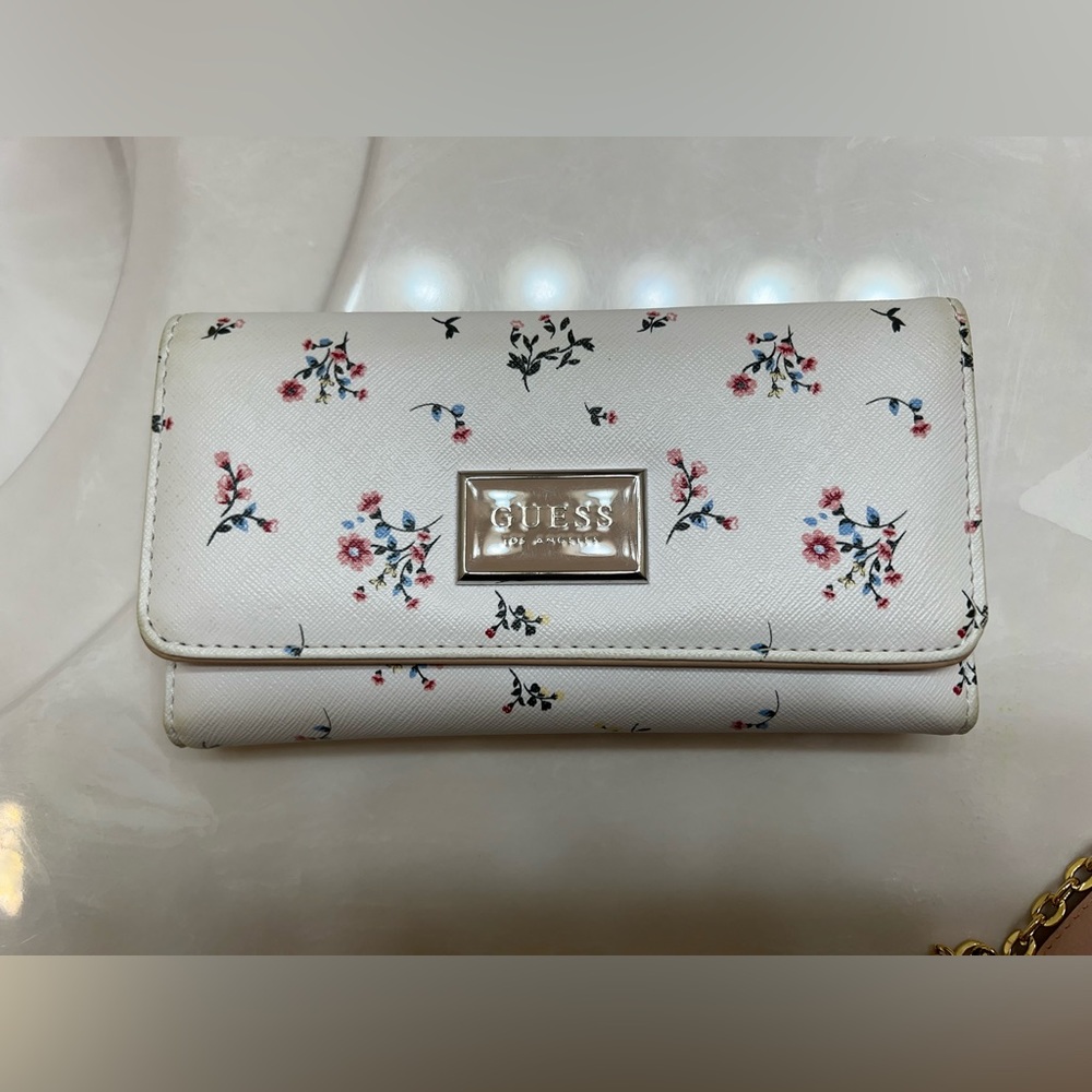 Guess wallet
